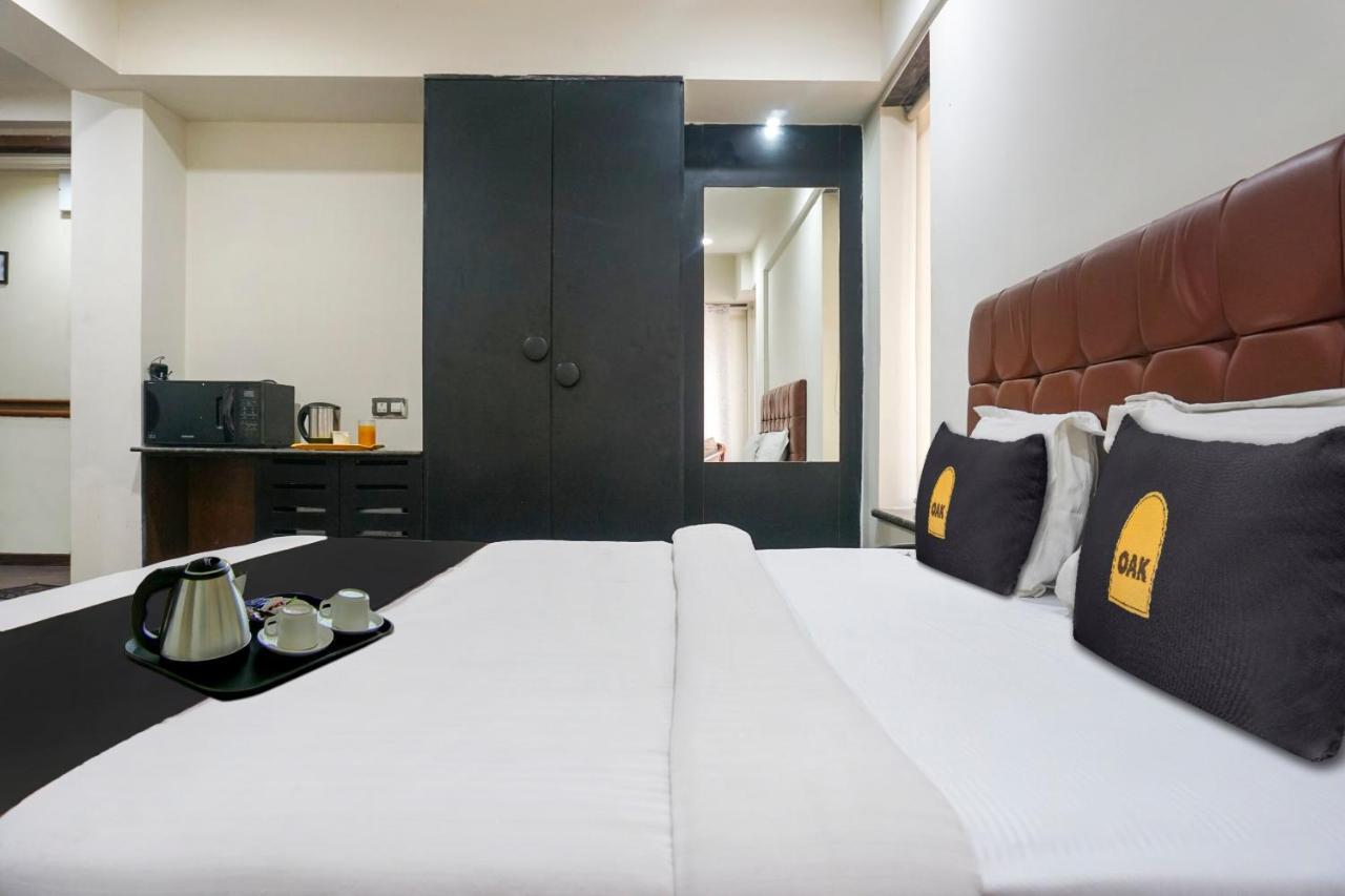 Townhouse Oak Sr Hotel Wakad Poona Buitenkant foto
