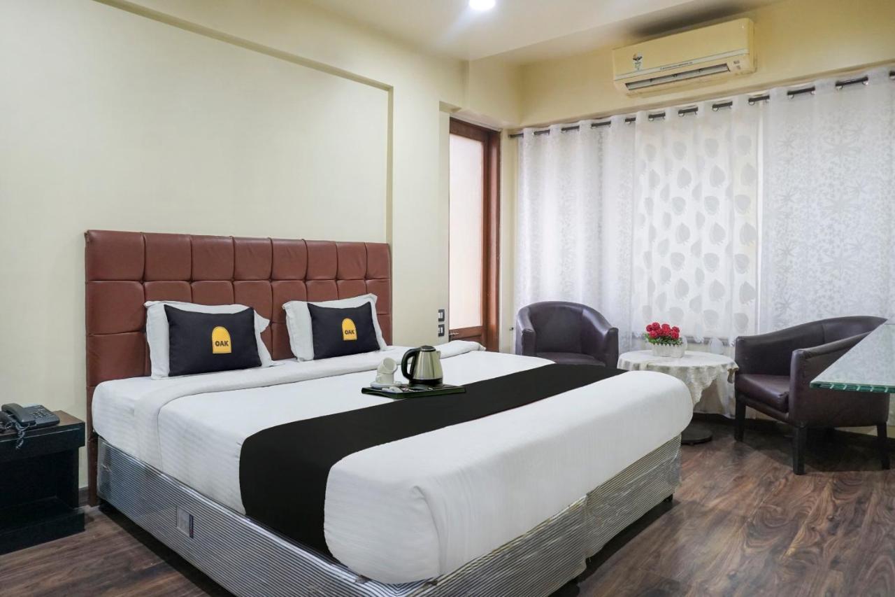 Townhouse Oak Sr Hotel Wakad Poona Buitenkant foto