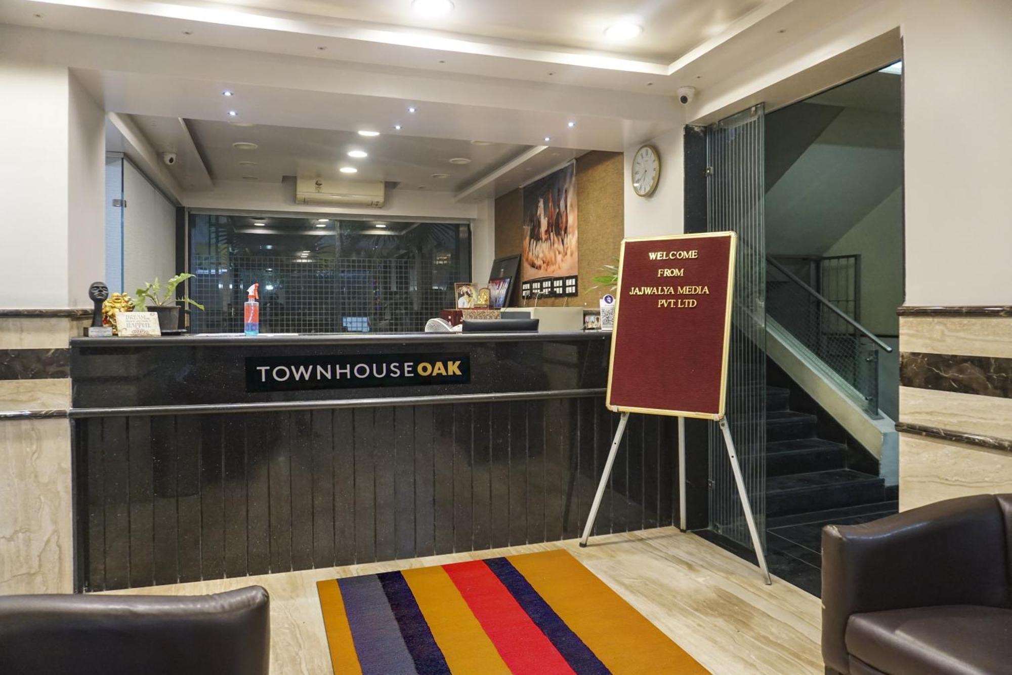 Townhouse Oak Sr Hotel Wakad Poona Buitenkant foto