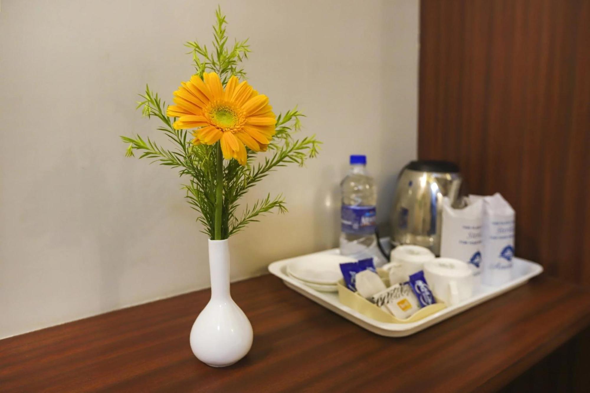 Townhouse Oak Sr Hotel Wakad Poona Buitenkant foto