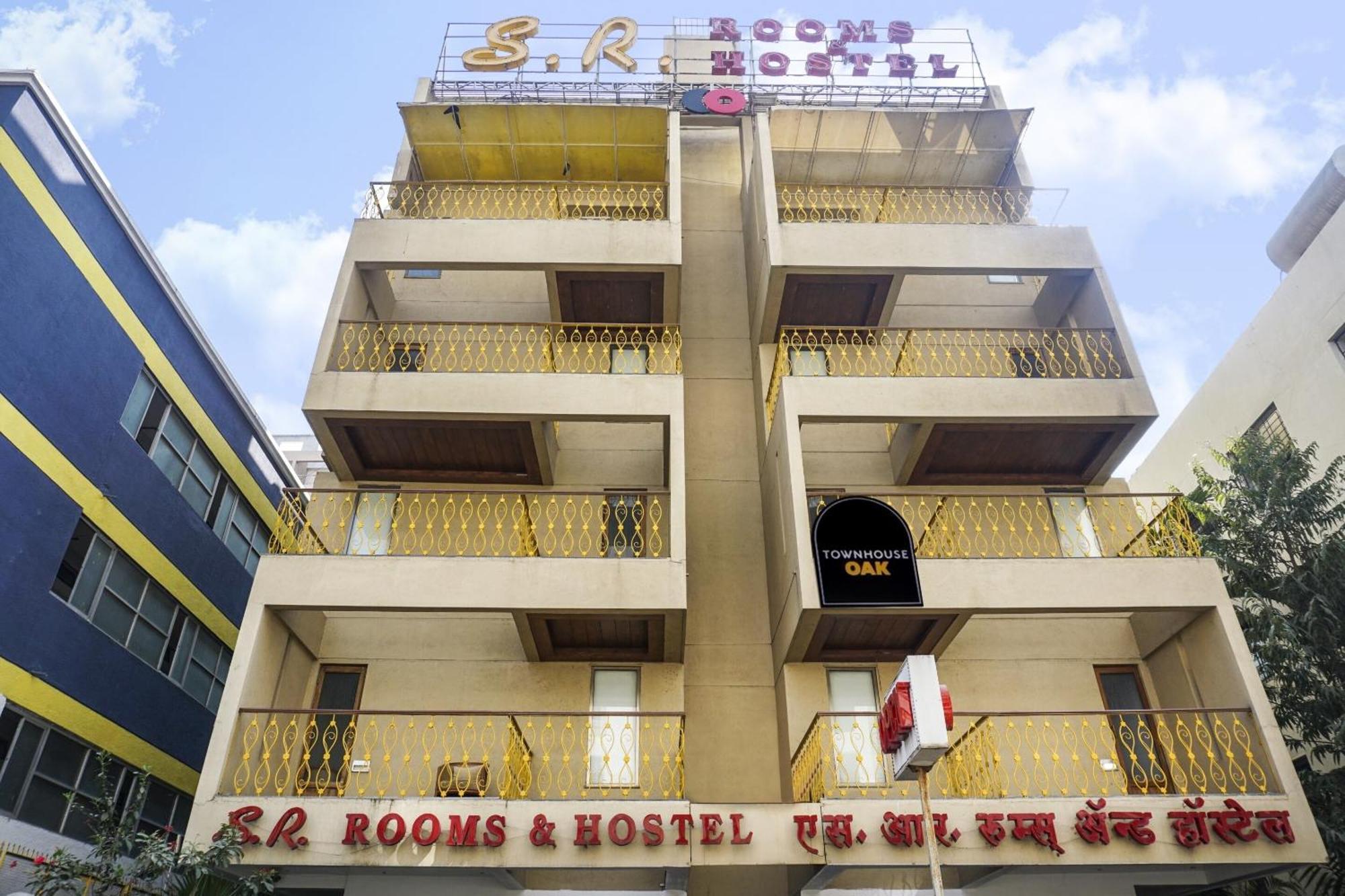 Townhouse Oak Sr Hotel Wakad Poona Buitenkant foto